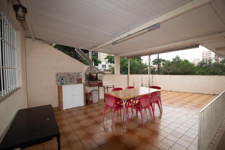 Casa à venda com 217m², 5 quartos e 2 vagasVaranda