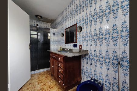 Casa à venda com 400m², 4 quartos e 5 vagasBanheiro da Suíte 2