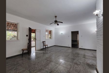 Casa à venda com 400m², 4 quartos e 5 vagasSala