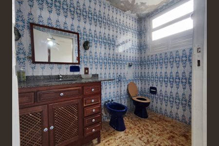 Casa à venda com 400m², 4 quartos e 5 vagasBanheiro da Suíte 2