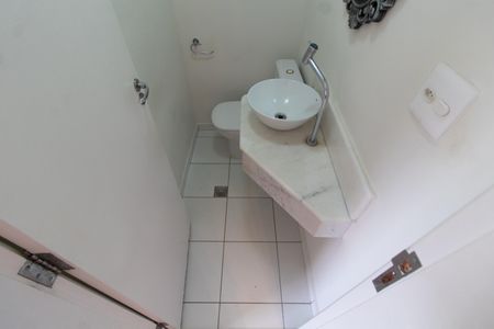 Casa de condomínio à venda com 108m², 3 quartos e 2 vagasLavabo