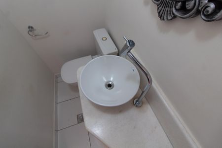 Casa de condomínio à venda com 108m², 3 quartos e 2 vagasLavabo