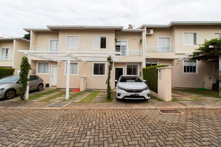 Casa de condomínio à venda com 108m², 3 quartos e 2 vagasFachada