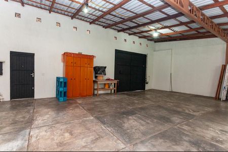 Casa à venda com 170m², 1 quarto e 6 vagasÁrea comum