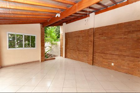 Casa à venda com 170m², 1 quarto e 6 vagasÁrea comum