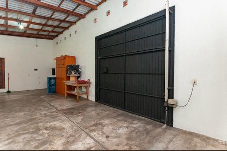 Casa à venda com 170m², 1 quarto e 6 vagasÁrea comum