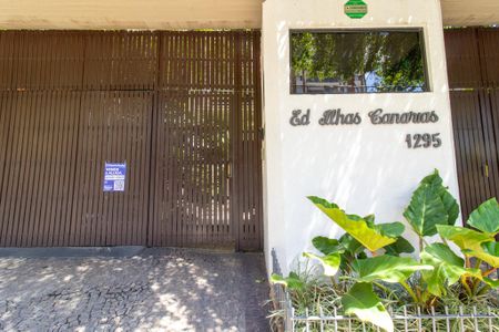 Apartamento à venda com 156m², 3 quartos e 2 vagas Apartamento à venda com 156m², 3 quartos e 2 vagasFachada + Placa