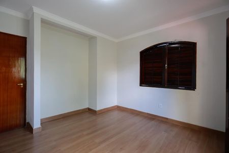 Casa à venda com 500m², 3 quartos e 4 vagasCasa 1 - Quarto 1