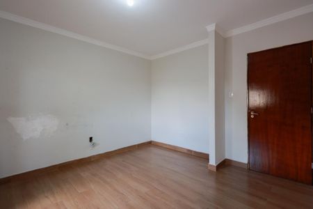 Casa à venda com 500m², 3 quartos e 4 vagasCasa 1 - Quarto 2