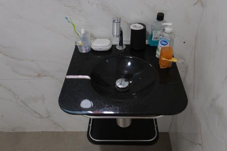 Casa à venda com 500m², 3 quartos e 4 vagasCasa 2 - Banheiro