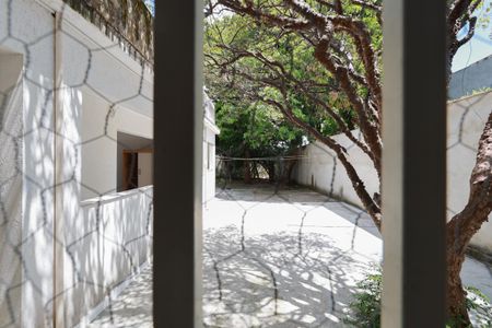 Casa à venda com 500m², 3 quartos e 4 vagasCasa 2 - Vista da sala de estar