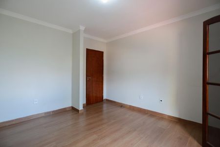 Casa à venda com 500m², 3 quartos e 4 vagasCasa 1 - Quarto 2