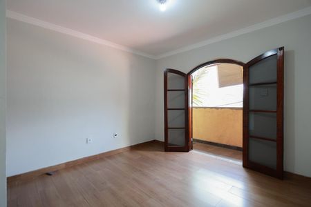 Casa à venda com 500m², 3 quartos e 4 vagasCasa 1 - Quarto 2