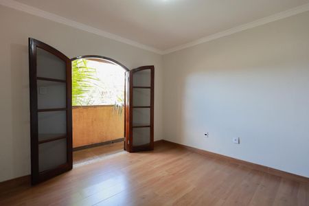 Casa à venda com 500m², 3 quartos e 4 vagasCasa 1 - Quarto 1