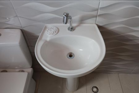 Casa à venda com 500m², 3 quartos e 4 vagasCasa 1 - Banheiro 2