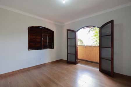 Casa à venda com 500m², 3 quartos e 4 vagasCasa 1 - Quarto 1