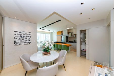 Apartamento à venda com 76m², 1 quarto e 1 vagaSala