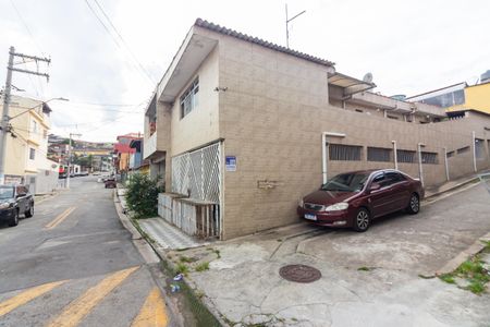 Casa à venda com 215m², 4 quartos e 2 vagas Casa à venda com 215m², 4 quartos e 2 vagasFachada