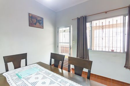 Casa à venda com 215m², 4 quartos e 2 vagas Casa à venda com 215m², 4 quartos e 2 vagasSala de Jantar