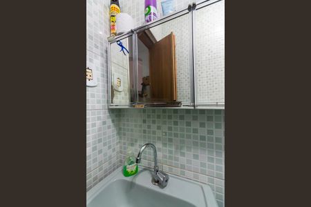 Casa à venda com 215m², 4 quartos e 2 vagas Casa à venda com 215m², 4 quartos e 2 vagasBanheiro 1