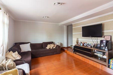 Casa à venda com 215m², 4 quartos e 2 vagas Casa à venda com 215m², 4 quartos e 2 vagasSala