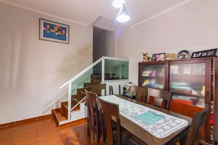 Casa à venda com 215m², 4 quartos e 2 vagas Casa à venda com 215m², 4 quartos e 2 vagasSala de Jantar