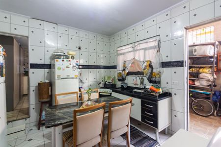 Casa à venda com 215m², 4 quartos e 2 vagas Casa à venda com 215m², 4 quartos e 2 vagasCozinha 2