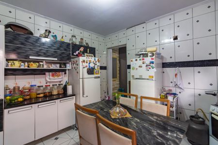 Casa à venda com 215m², 4 quartos e 2 vagas Casa à venda com 215m², 4 quartos e 2 vagasCozinha 2