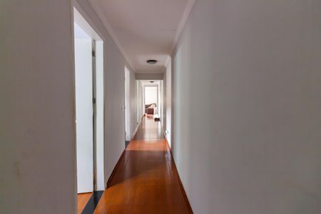 Casa à venda com 215m², 4 quartos e 2 vagas Casa à venda com 215m², 4 quartos e 2 vagasCorredor