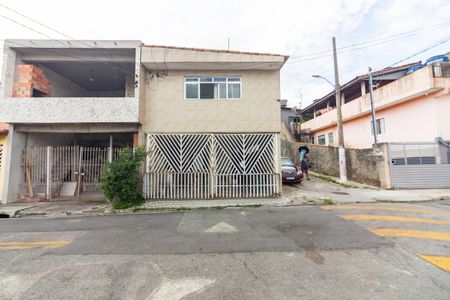 Casa à venda com 215m², 4 quartos e 2 vagas Casa à venda com 215m², 4 quartos e 2 vagasFachada
