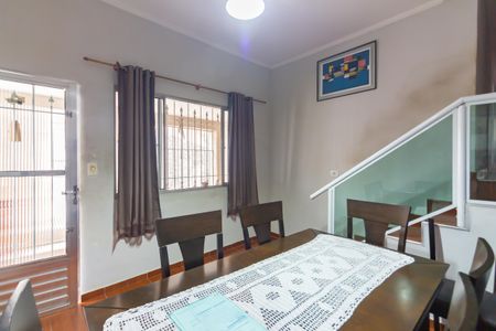 Casa à venda com 215m², 4 quartos e 2 vagas Casa à venda com 215m², 4 quartos e 2 vagasSala de Jantar