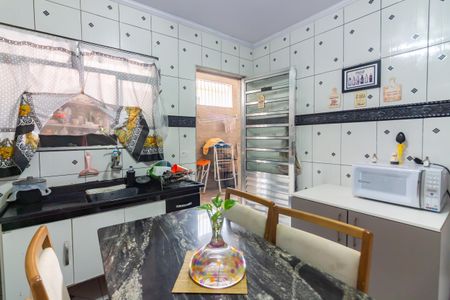 Casa à venda com 215m², 4 quartos e 2 vagas Casa à venda com 215m², 4 quartos e 2 vagasCozinha 2