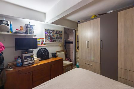 Casa à venda com 215m², 4 quartos e 2 vagas Casa à venda com 215m², 4 quartos e 2 vagasQuarto 5