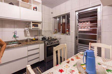 Casa à venda com 215m², 4 quartos e 2 vagas Casa à venda com 215m², 4 quartos e 2 vagasCozinha 1
