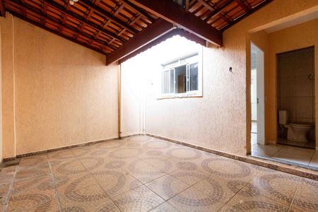 Casa de condomínio à venda com 71m², 2 quartos e 2 vagas Casa de condomínio à venda com 71m², 2 quartos e 2 vagasQuintal e Área de Serviço