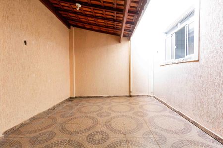 Casa de condomínio à venda com 71m², 2 quartos e 2 vagas Casa de condomínio à venda com 71m², 2 quartos e 2 vagasQuintal e Área de Serviço