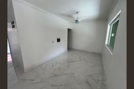 Casa de condomínio para alugar com 90m², 1 quarto e 1 vagaSala