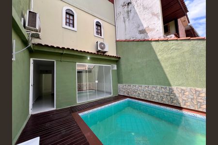 Casa de condomínio para alugar com 90m², 1 quarto e 1 vagaPiscina