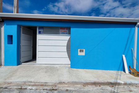 Casa à venda com 122m², 3 quartos e 2 vagas Casa à venda com 122m², 3 quartos e 2 vagasFachada