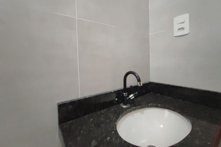 Casa à venda com 122m², 3 quartos e 2 vagas Casa à venda com 122m², 3 quartos e 2 vagasBanheiro Social