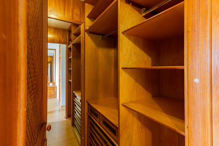 Apartamento à venda com 147m², 3 quartos e 2 vagas Apartamento à venda com 147m², 3 quartos e 2 vagasCloset da suíte