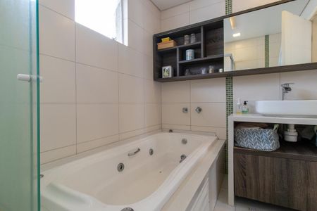 Casa de condomínio para alugar com 158m², 4 quartos e 2 vagas Casa de condomínio para alugar com 158m², 4 quartos e 2 vagasBanheiro da Suíte