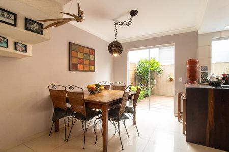 Casa de condomínio para alugar com 158m², 4 quartos e 2 vagas Casa de condomínio para alugar com 158m², 4 quartos e 2 vagasSala de Jantar