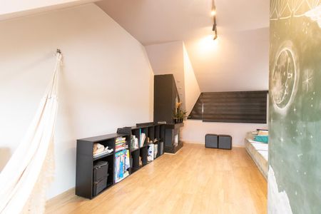 Casa de condomínio para alugar com 158m², 4 quartos e 2 vagas Casa de condomínio para alugar com 158m², 4 quartos e 2 vagasSala de TV