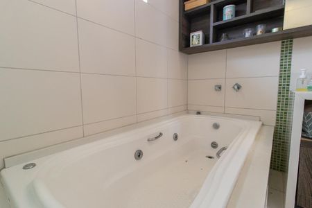 Casa de condomínio para alugar com 158m², 4 quartos e 2 vagas Casa de condomínio para alugar com 158m², 4 quartos e 2 vagasBanheiro da Suíte