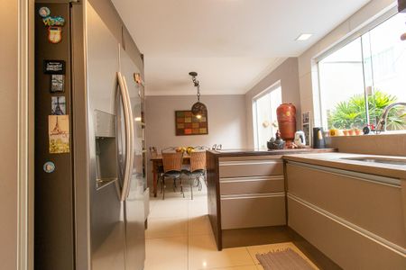 Casa de condomínio para alugar com 158m², 4 quartos e 2 vagas Casa de condomínio para alugar com 158m², 4 quartos e 2 vagasCozinha - Armários