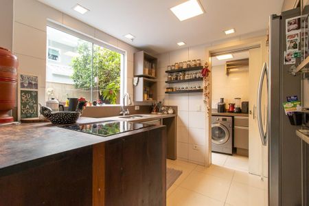 Casa de condomínio para alugar com 158m², 4 quartos e 2 vagas Casa de condomínio para alugar com 158m², 4 quartos e 2 vagasCozinha - Armários