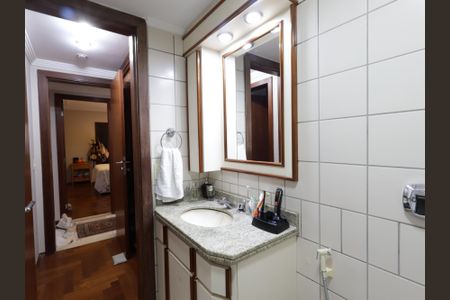 Apartamento à venda com 140m², 3 quartos e 4 vagasBanheiro da Suíte 1