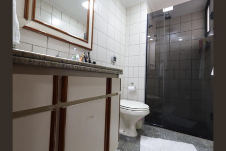 Apartamento à venda com 140m², 3 quartos e 4 vagasBanheiro da Suíte 1