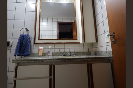 Apartamento à venda com 140m², 3 quartos e 4 vagasBanheiro da Suíte 2